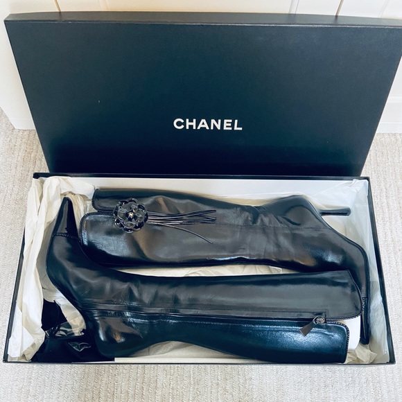 ⭐️SOLD⭐️ Chanel Camellia Flower Boots - Picture 2 of 8